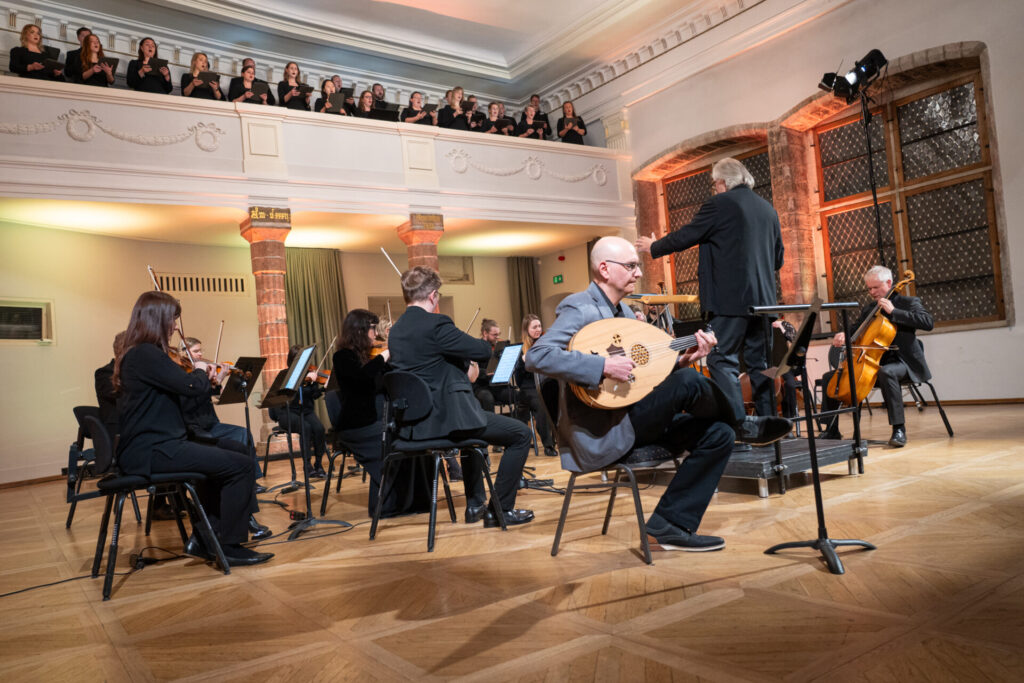 Performing with the Estonian Philharmonic Chamber Choir, the Tallinn Chamber Orchestra, and conductor Tonu Kaljuste.
Photo by Anneli Ivaste